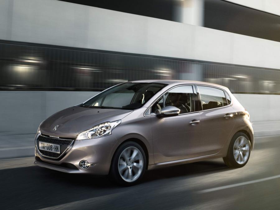  Peugeot 208 5-Door 2012 года  (фото 67 из 73)